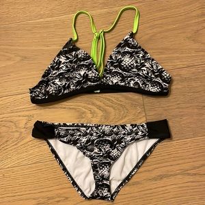Hurley Pineapple bikini set - top L; bottom M